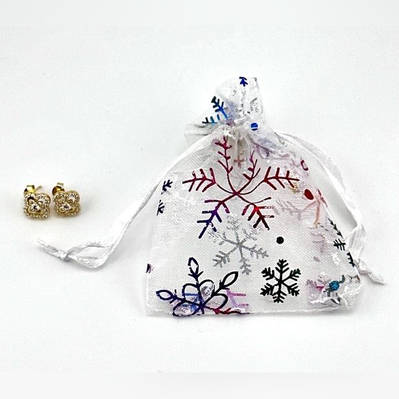 18K Gold plated over 925 Sterling Silver Clover 4 Leaf Stud Earrings - Picture 4 of 4